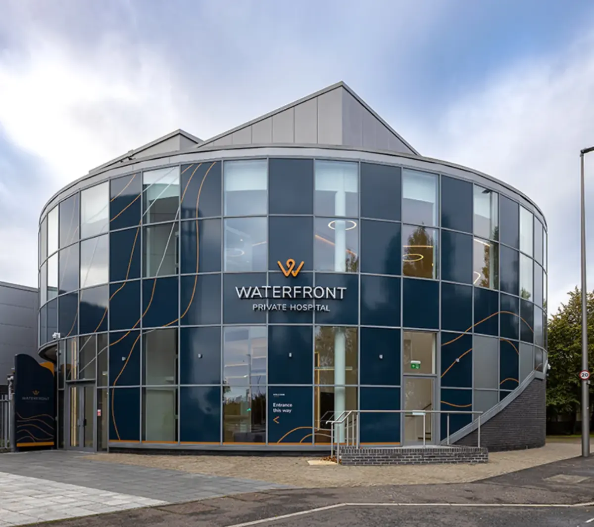 Exterior of the SkinSurgeons Edinburgh hospital building